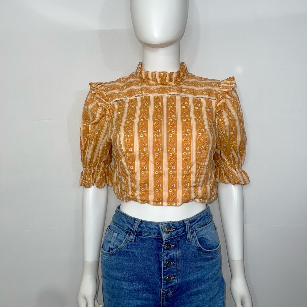 Urban Outfitters ruffle crop top - Picture 2 of 8
